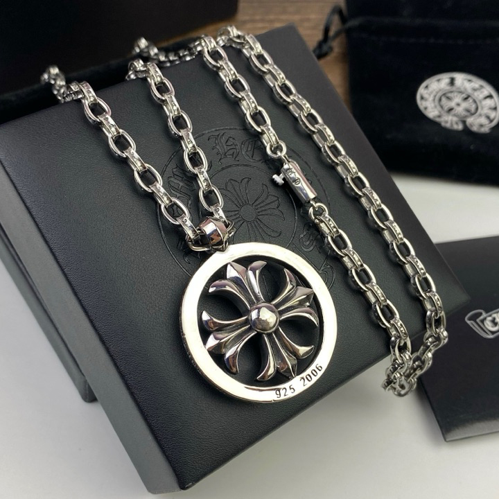 Ch*0me He**ts necklaces